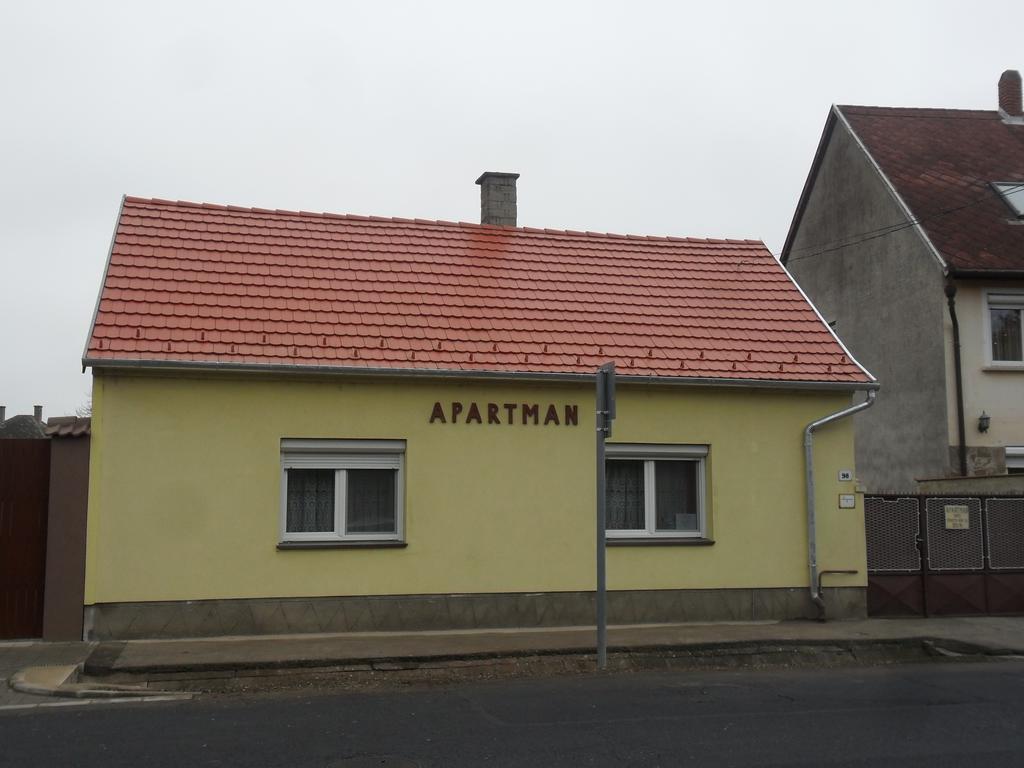 Pallosi Haz "A" Sárvár الغرفة الصورة